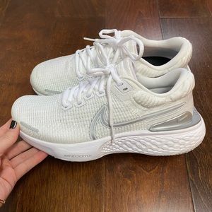 Nike ZoomX Invincible Run Flyknit 2 White Running Shoes Womans Size 8 1/2